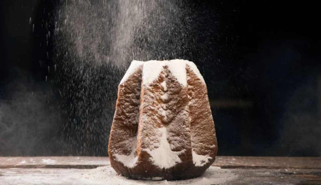 Pandoro con zucchero a velo (Depositphotos)