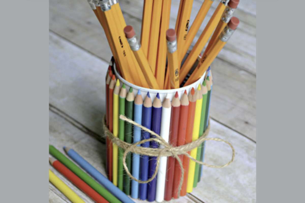 Il riciclo delle matite colorate va oltre l'aspetto creativo e decorativo; rappresenta anche un'importante opportunità educativa