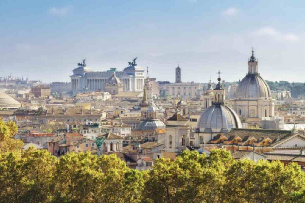Nonostante la sua facciata austera e semplice, la basilica custodisce al suo interno tesori artistici e storici che la rendono una meta