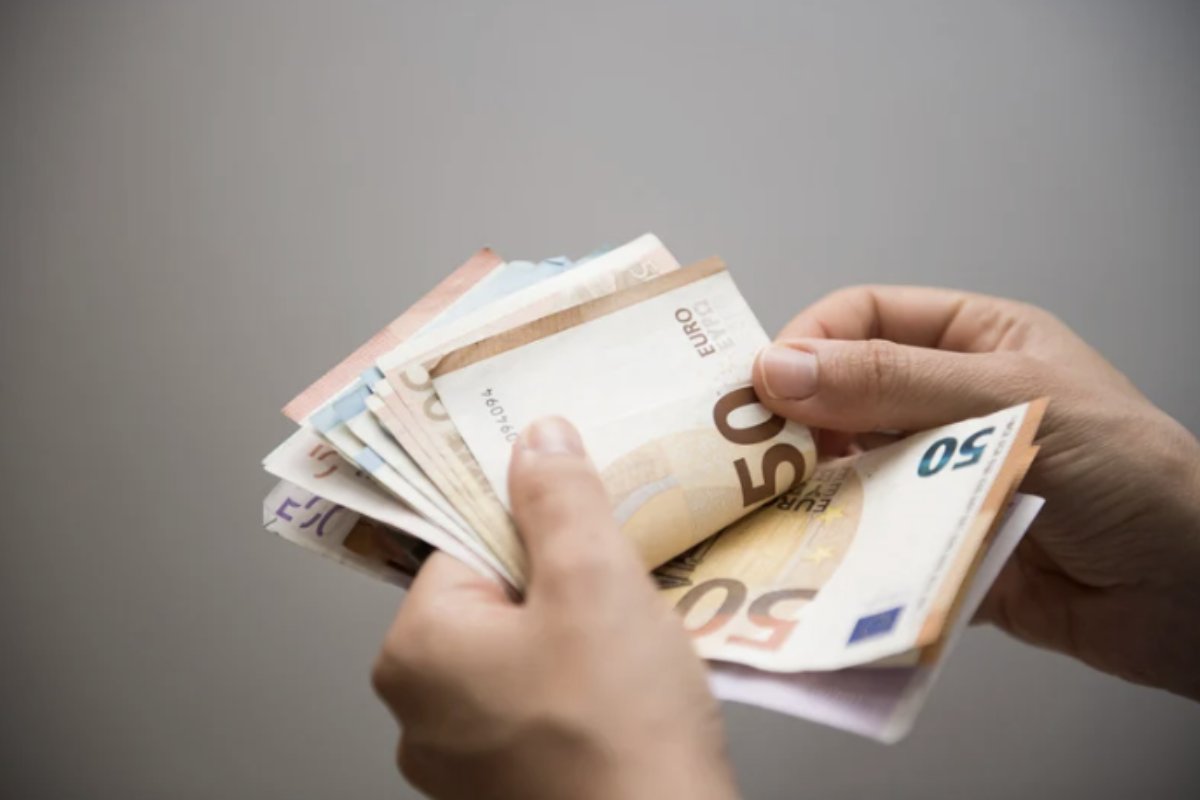 Secondo diverse fonti istituzionali e portali informativi, come informazionescuola.it, alcuni beneficiari potrebbero ricevere un accredito straordinario