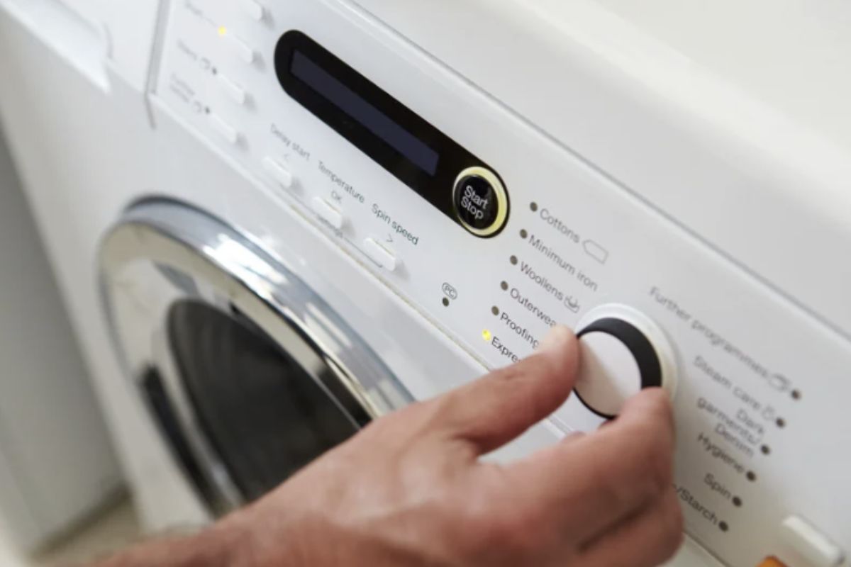 Conoscere il significato del triangolo è solo il primo passo per prendersi cura dei propri vestiti. Applicare correttamente queste informazioni è altrettanto importante.