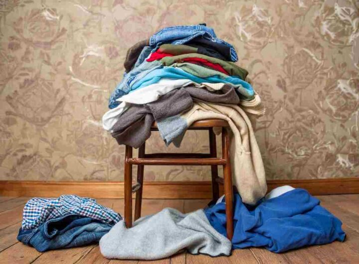 Vestiti sedia significato
