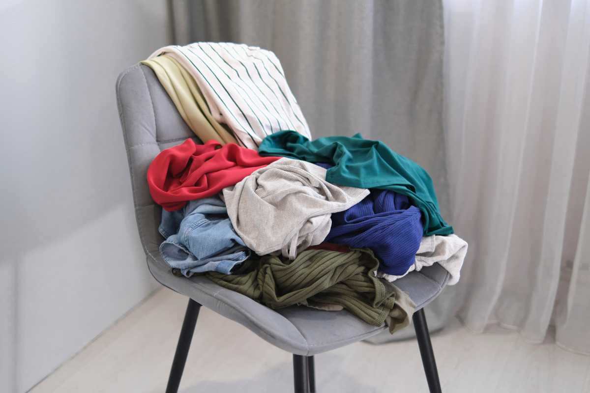 Vestiti sedia significato