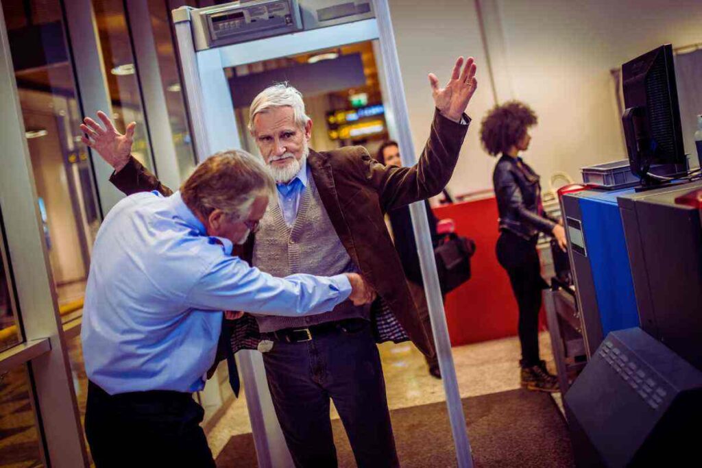 Aeroporto, se ti beccano con questo oggetto (innocuo) ai controlli ti fermano di sicuro