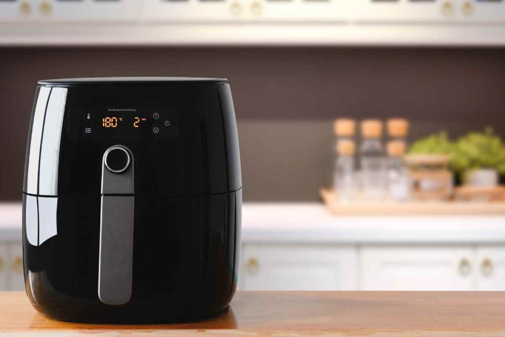 Friggitrice ad aria, la usano tutti così ma la sfruttano solo a metà: eco come e quali sono le nuove funzionalità