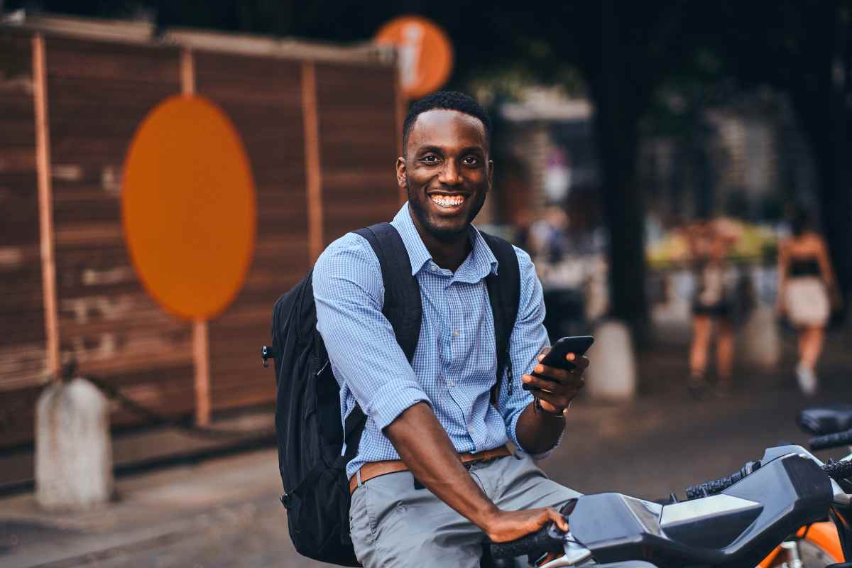 Estate su due ruote, bici, sole e tecnologia: ecco le app che fanno la differenza