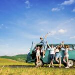 Per chi desidera una pausa rinfrescante lontano dall’afa, la soluzione ideale è una fuga verso i borghi più freschi d’Italia