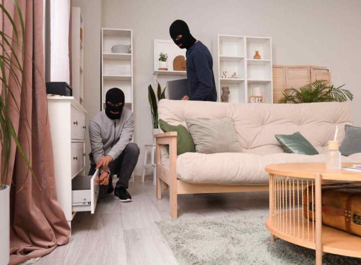 ladri in casa, fai in questo modo per evitare che succeda durante l'estate